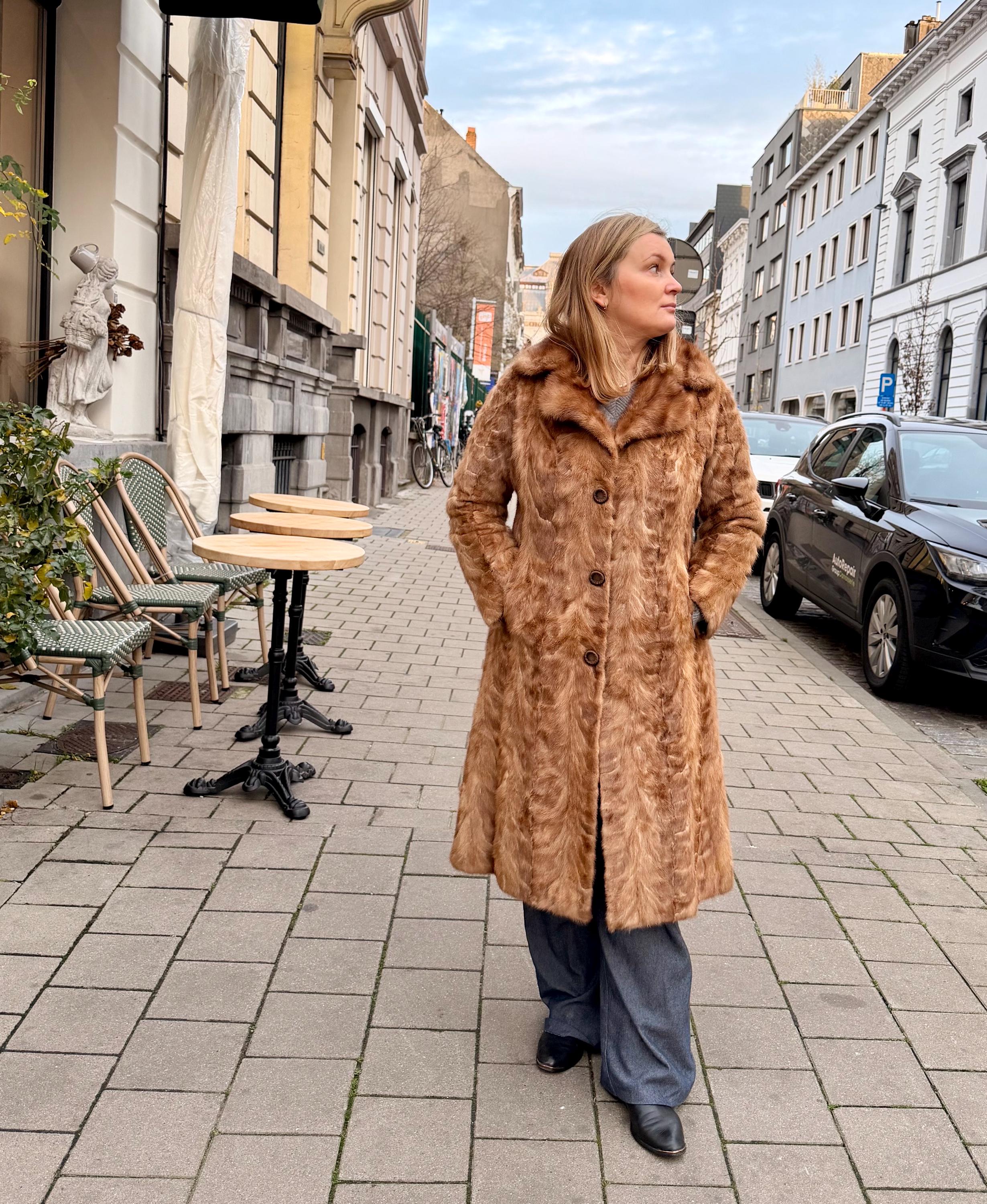 Golgen Mink Fur Coat with buttons - M
