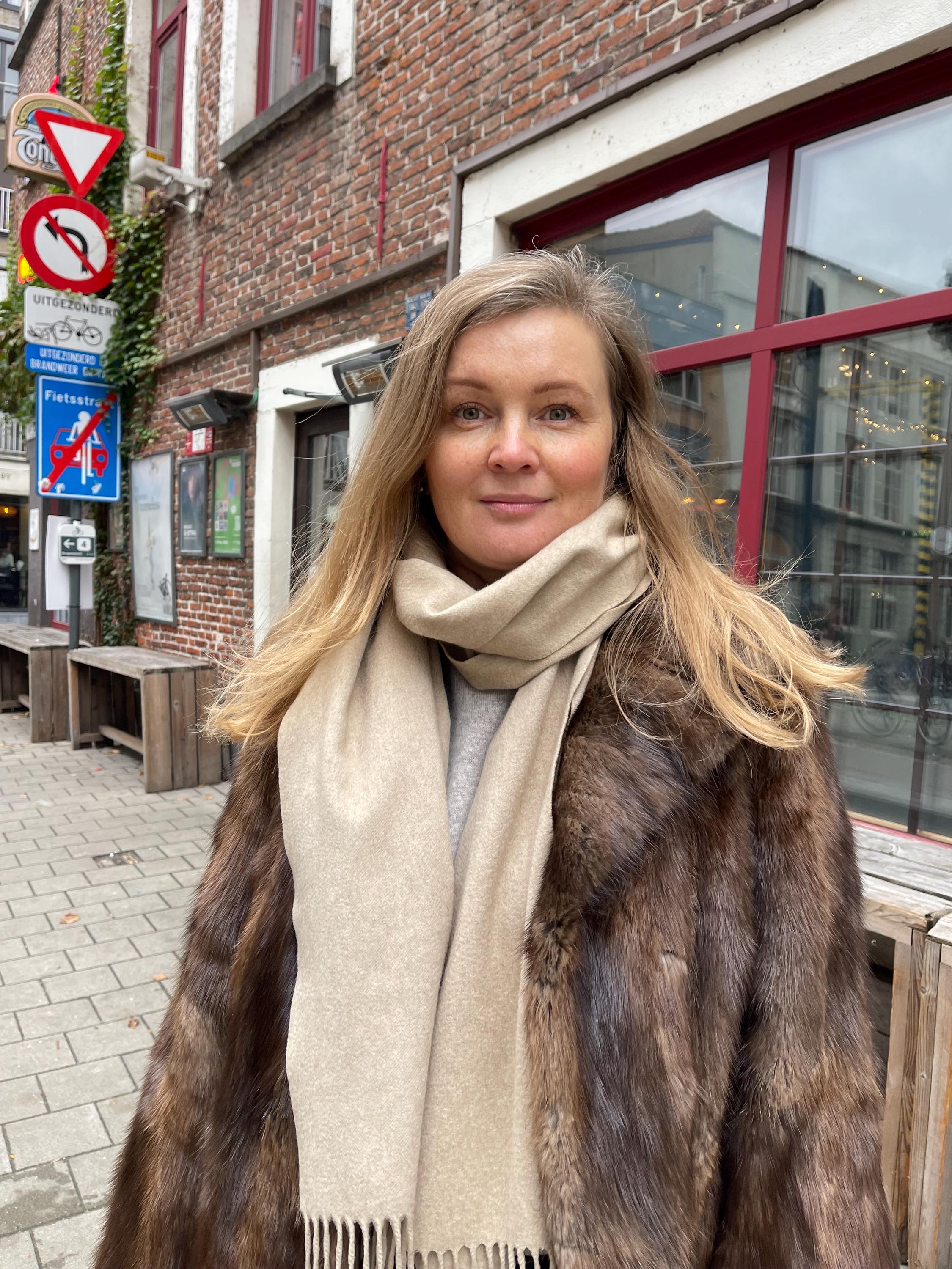 Muskrat Fur Coat  - L