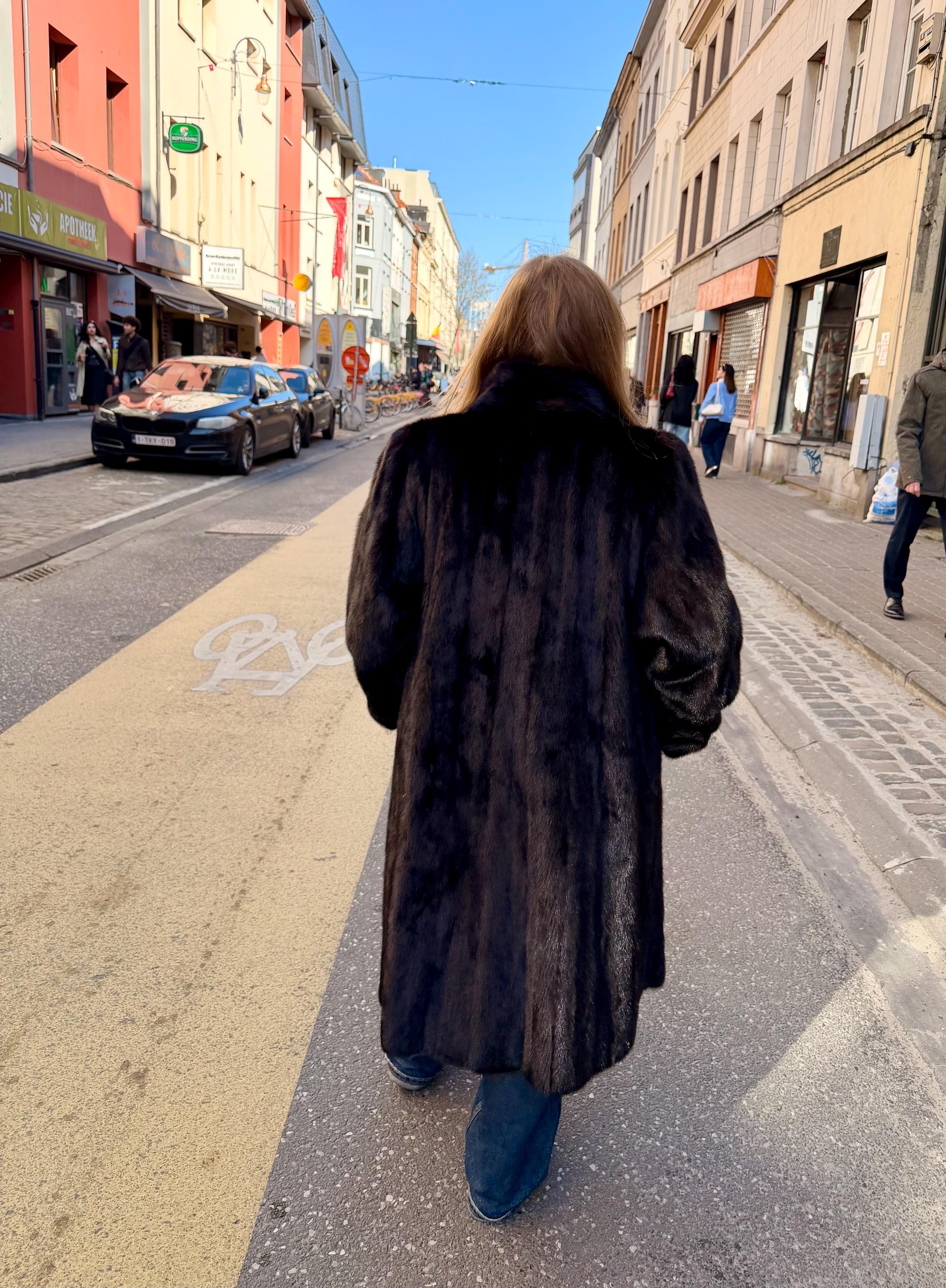Dark Brown Mink Fur Coat – M-L