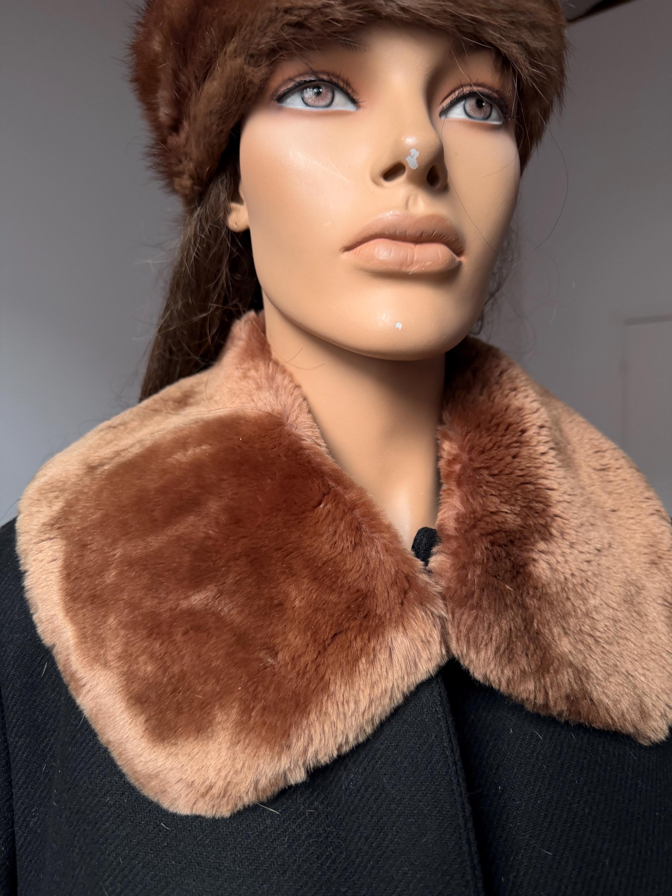 Mouton Beige Fur Collar