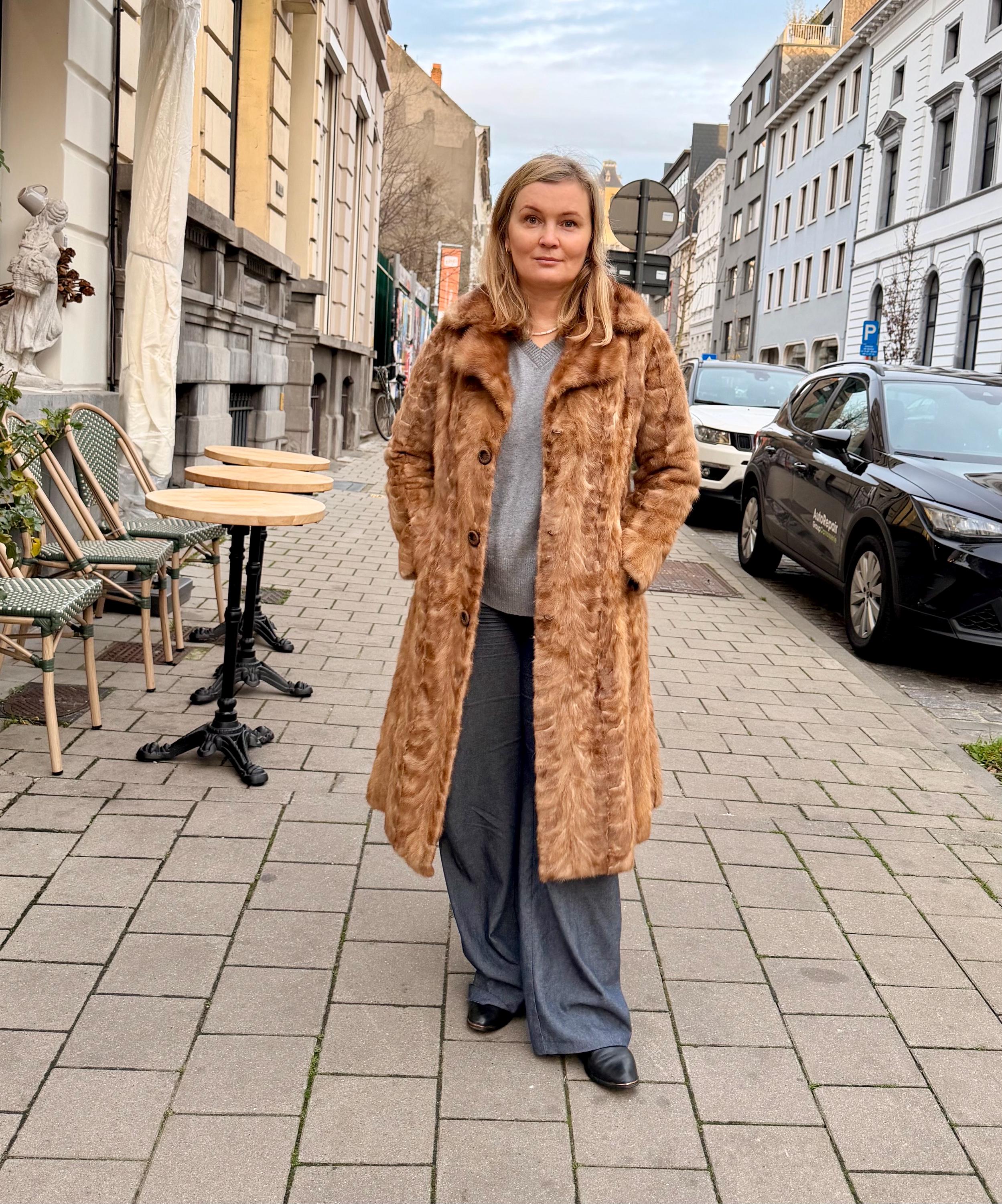 Golgen Mink Fur Coat with buttons - M
