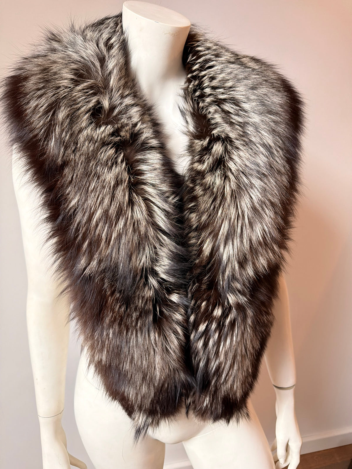 Large vintage silver fox fur collar with natural silver, grey and black fur and fabric lining
