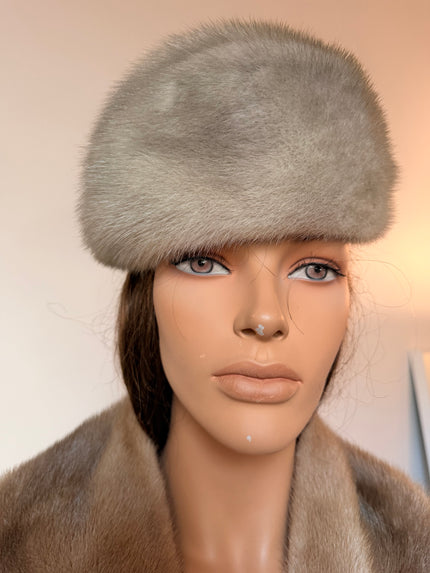 Vintage 1980s sapphire mink fur hat in natural silver-grey with asymmetrical design and decorative mink feet at the back
