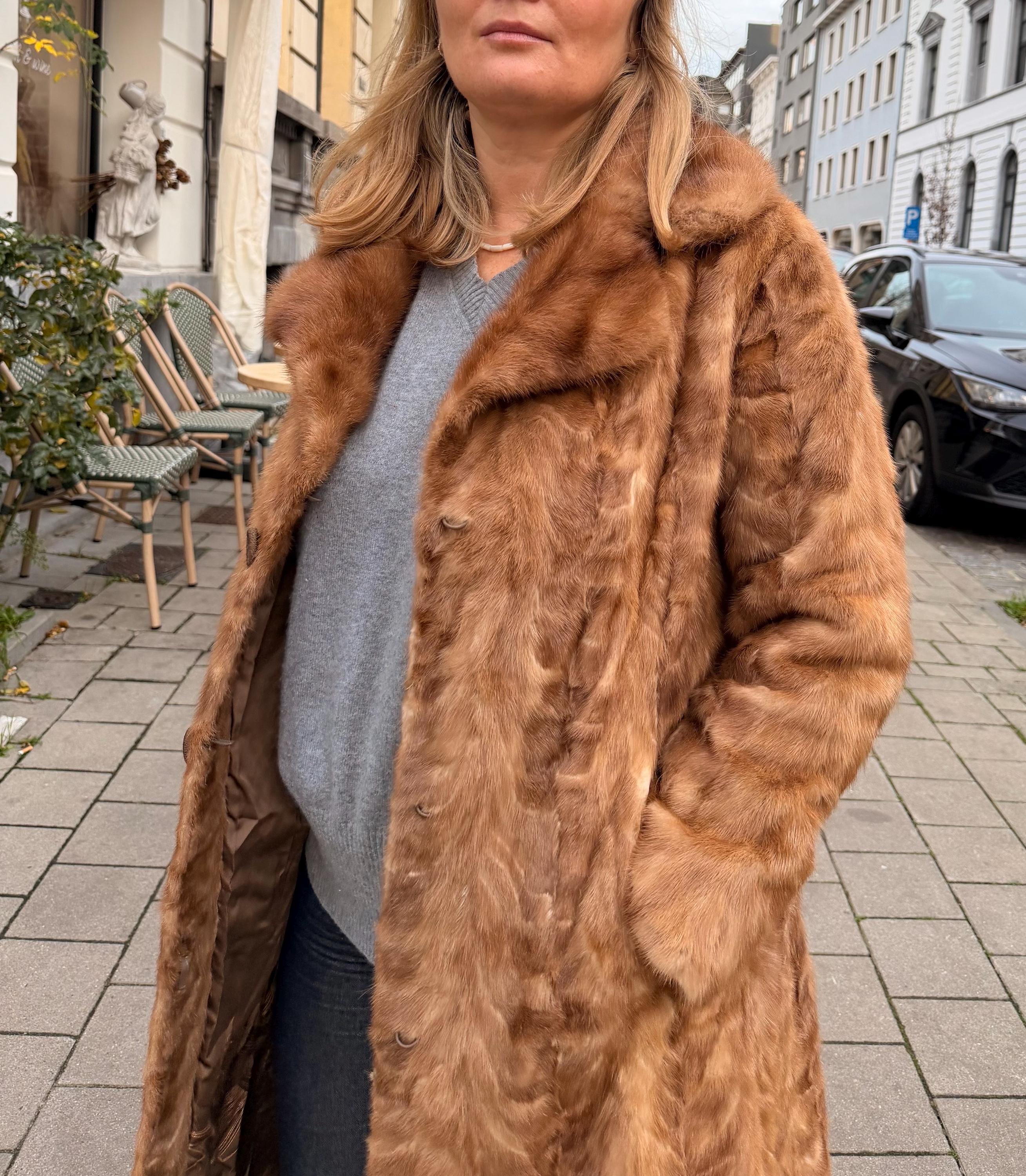 Golgen Mink Fur Coat with buttons - M