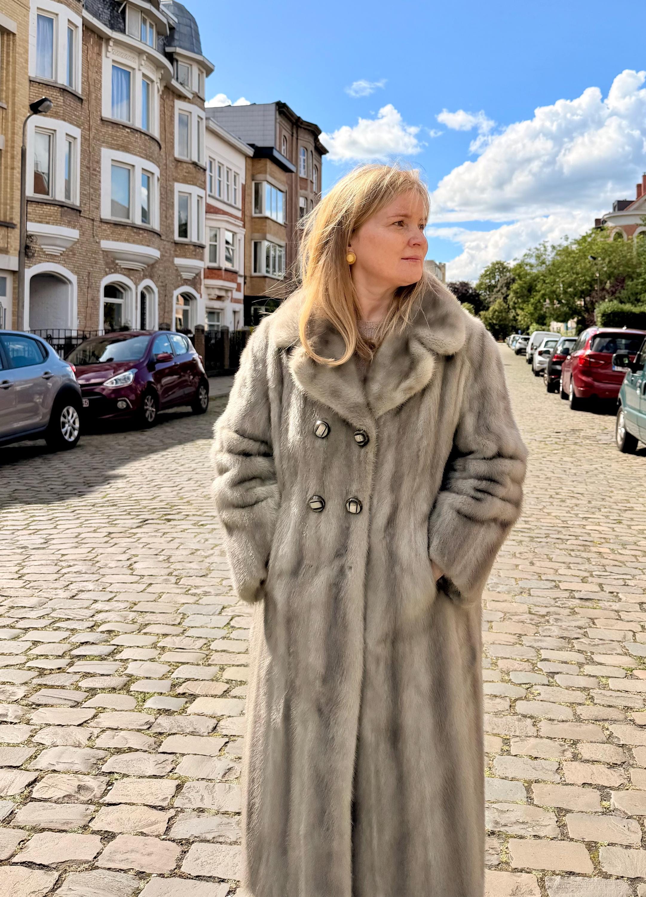 vintage-sapphire-grey-mink-fur-coat-full-pelts